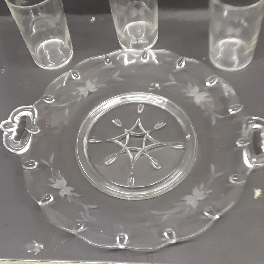 Etched‎ flower/leaf design tray with handles and star design in middle
